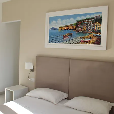 Emanuel White בית הארחה 3*